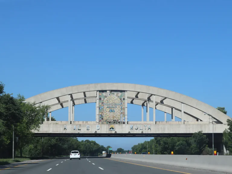 Boost your website traffic with smart AI content creation